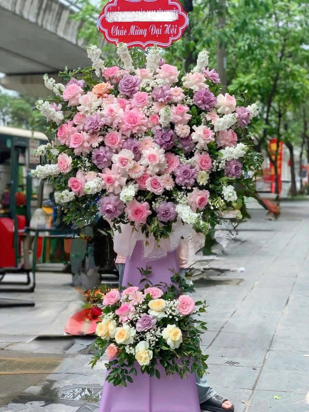 Kệ Hoa Chúc Mừng 2 Tầng Hồng Tím